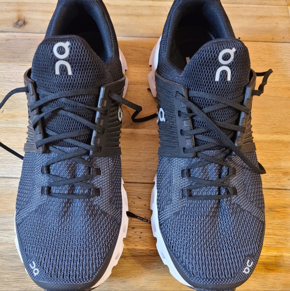 Mens On cloud black tennis shoes